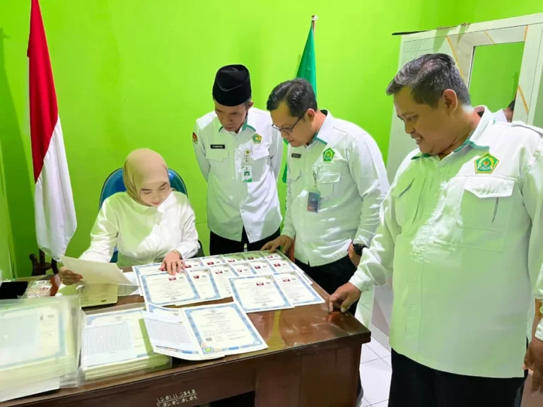 MONEV PENCETAKAN IJAZAH DI MTsN 3 KLATEN